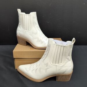 Globalwin Pointed Toe Pull On Chelsea Ankle Cowgirl Women's Boots US 6.5 White